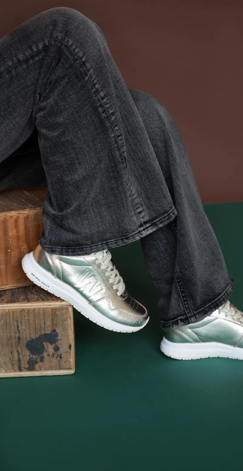 Sneakers natural soft metallic gold