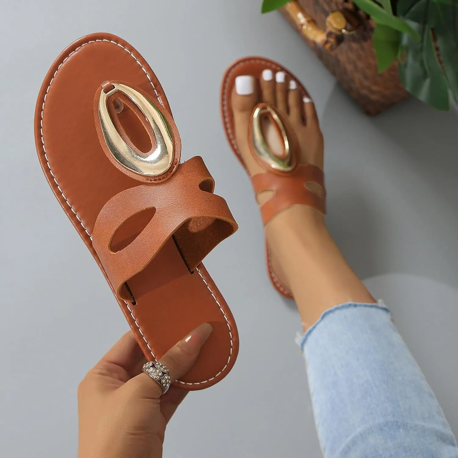 Women's Flat sandals Stylish Beach Footwear Non Slip Women Sandals Comfortable and Lightweight Casual Flip Flops sandals
