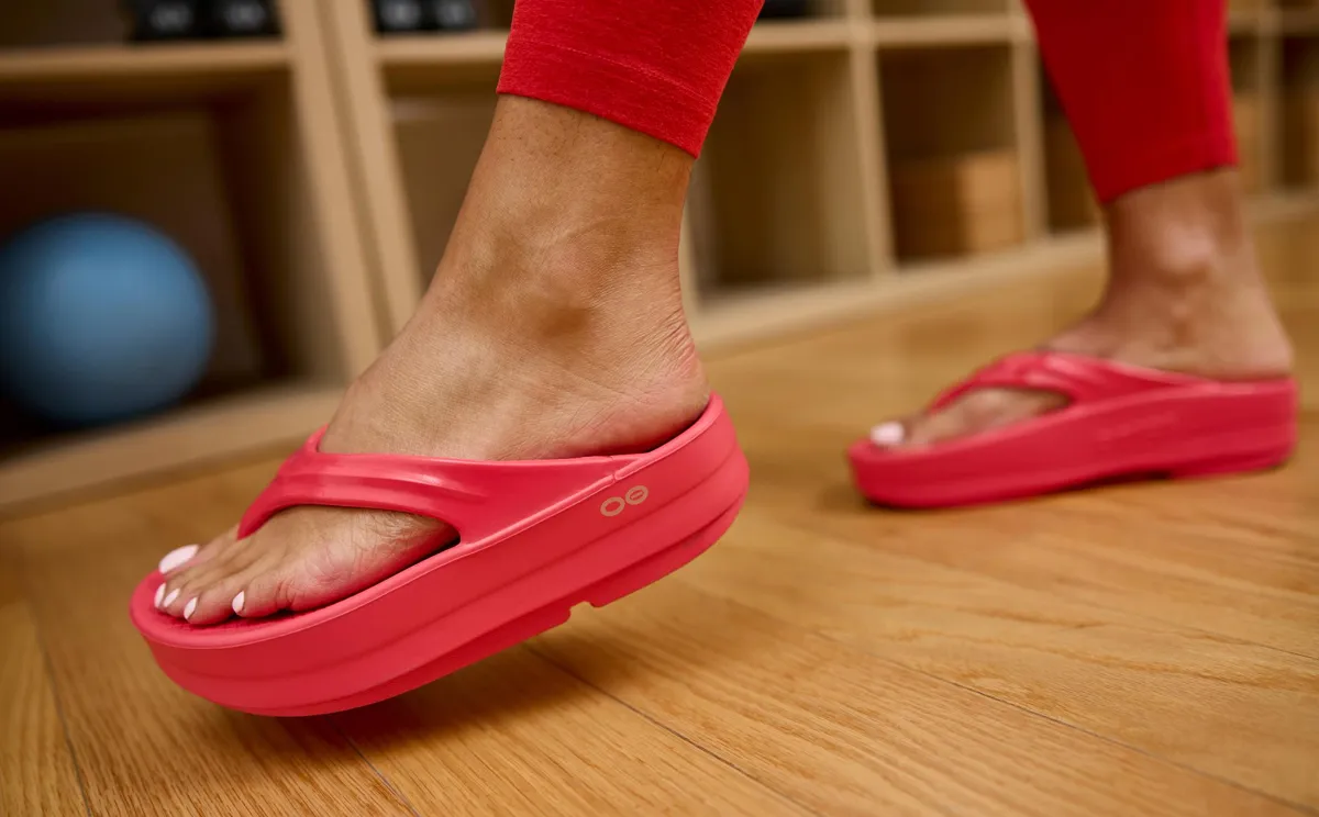 Women's OOmega OOlala Sandal - Neon Berry